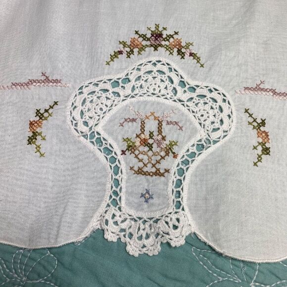 Vtg Tablecloth and Runner crochet embroidered cross stitch - Picture 5 of 8